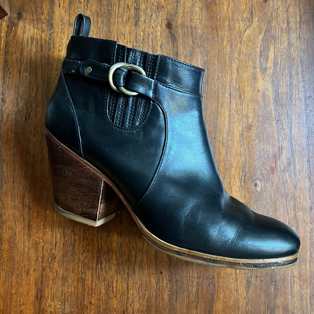 Rachel Comey Hitch Buckle Ankle Booties Wood Heel Size 7